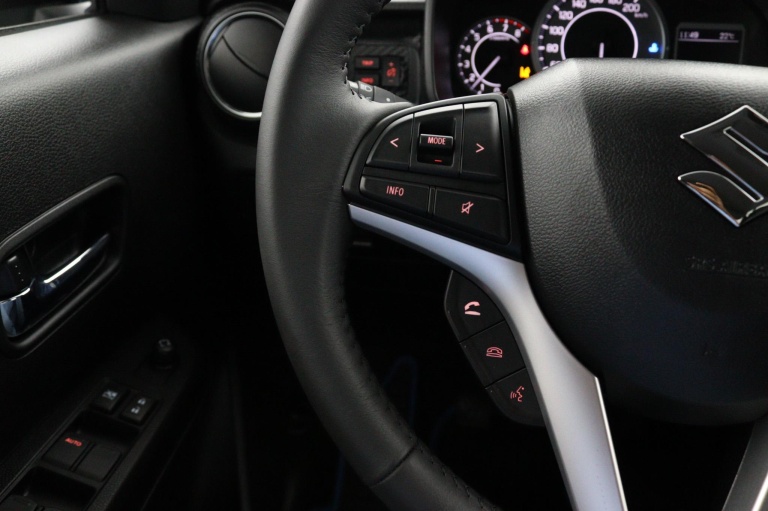 Suzuki Ignis - 1.2 Smart Hybrid Style 18