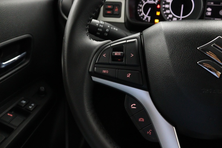 Suzuki Ignis - 1.2 Smart Hybrid Style 18