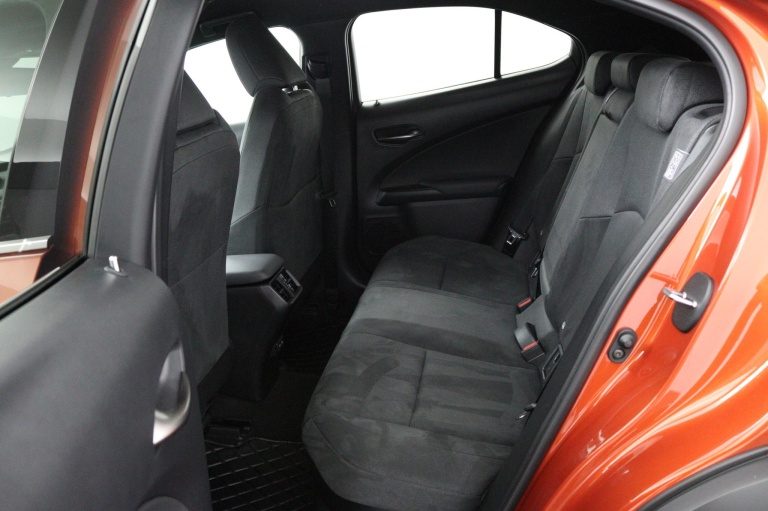 Lexus UX - 250h Business Line 17