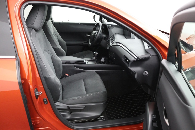 Lexus UX - 250h Business Line 21