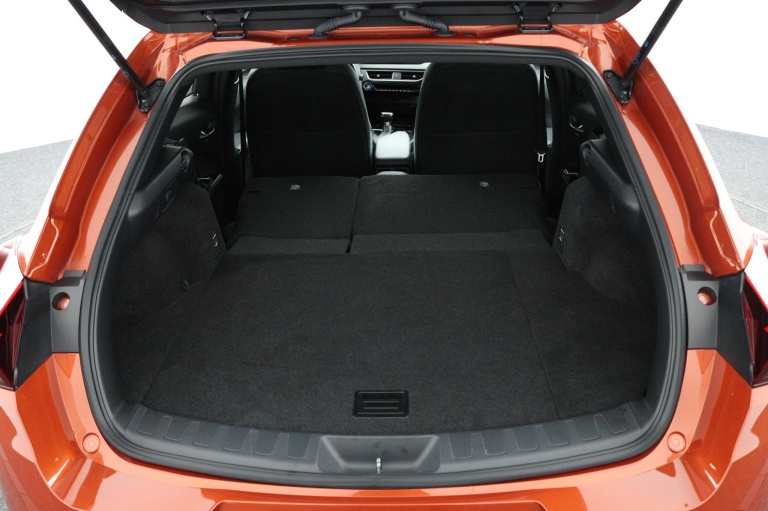 Lexus UX - 250h Business Line 25