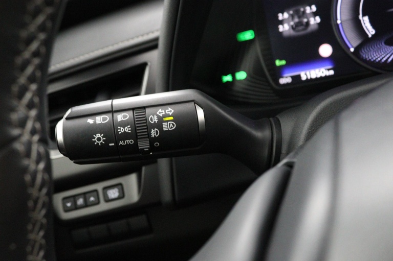 Lexus UX - 250h Business Line 28