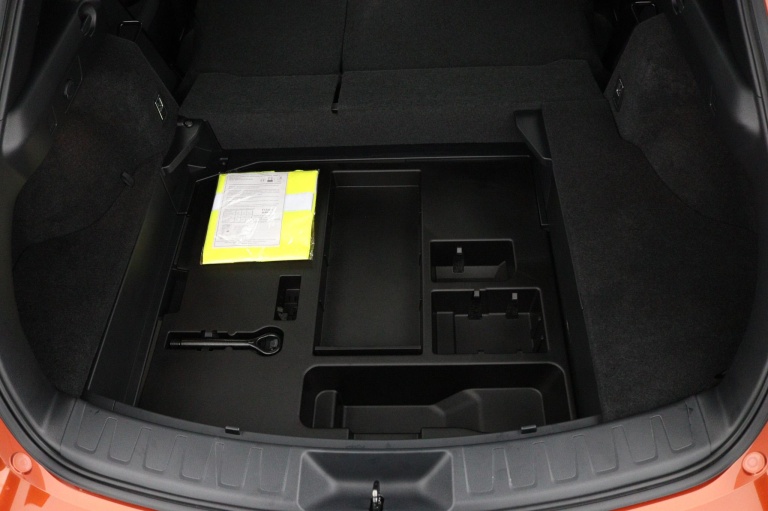 Lexus UX - 250h Business Line 31