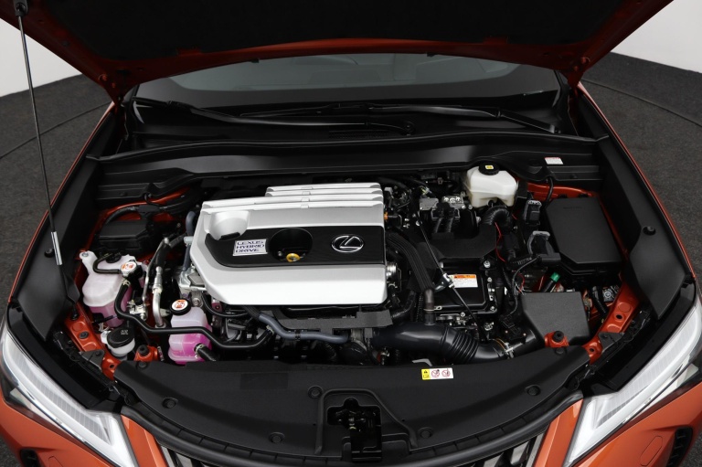 Lexus UX - 250h Business Line 33