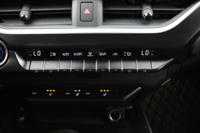 Lexus UX - 250h Business Line 41