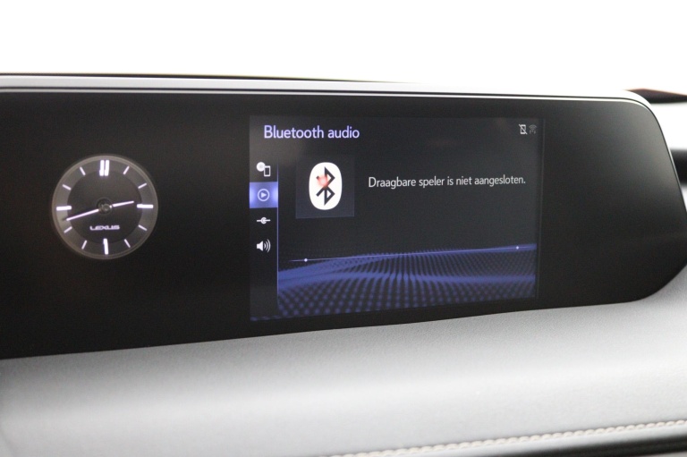 Lexus UX - 250h Business Line 43