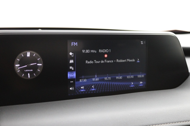 Lexus UX - 250h Business Line 44