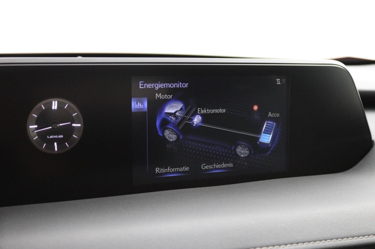 Lexus UX - 250h Business Line 46