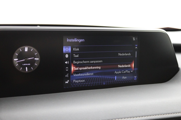 Lexus UX - 250h Business Line 47