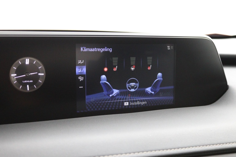 Lexus UX - 250h Business Line 49