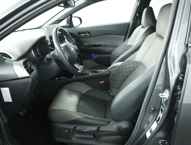 Toyota C-HR - 1.8 Hybrid Executive 17