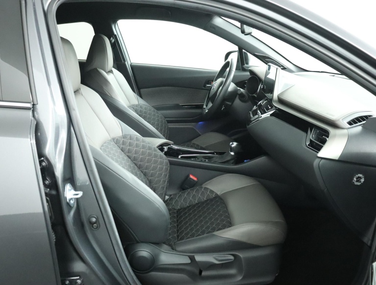 Toyota C-HR - 1.8 Hybrid Executive 23