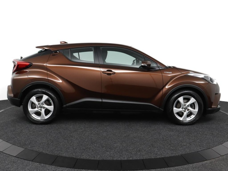 Toyota C-HR - 1.8 Hybrid Dynamic 12