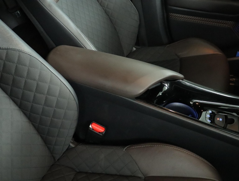 Toyota C-HR - 1.8 Hybrid Executive 68