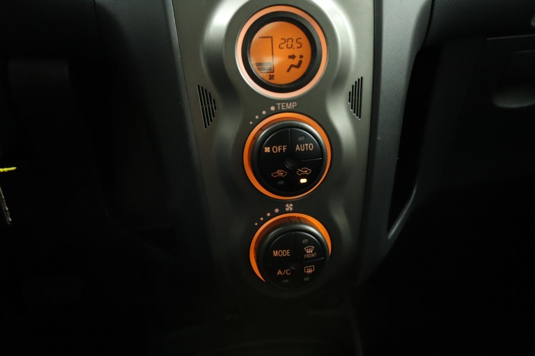Toyota Yaris - 1.3 VVTi Aspiration 7
