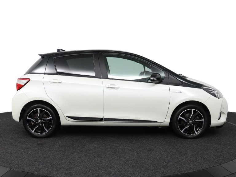 Toyota Yaris - 1.5 Hybrid Bi-Tone 13