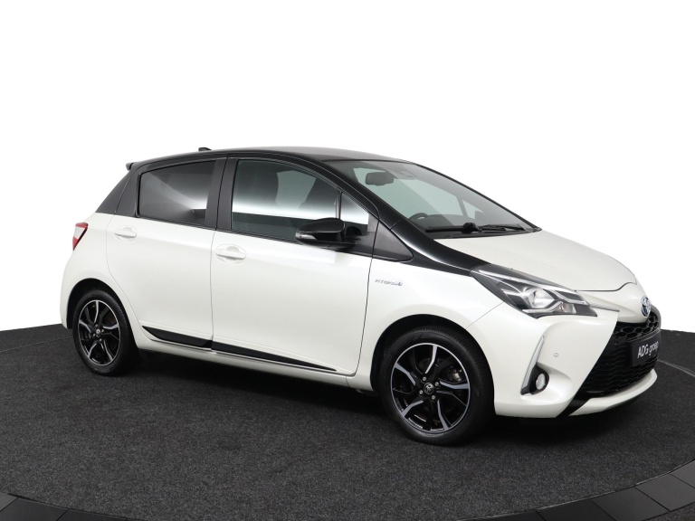 Toyota Yaris - 1.5 Hybrid Bi-Tone 14
