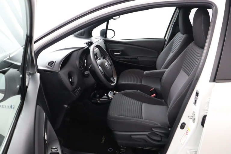 Toyota Yaris - 1.5 Hybrid Bi-Tone 17