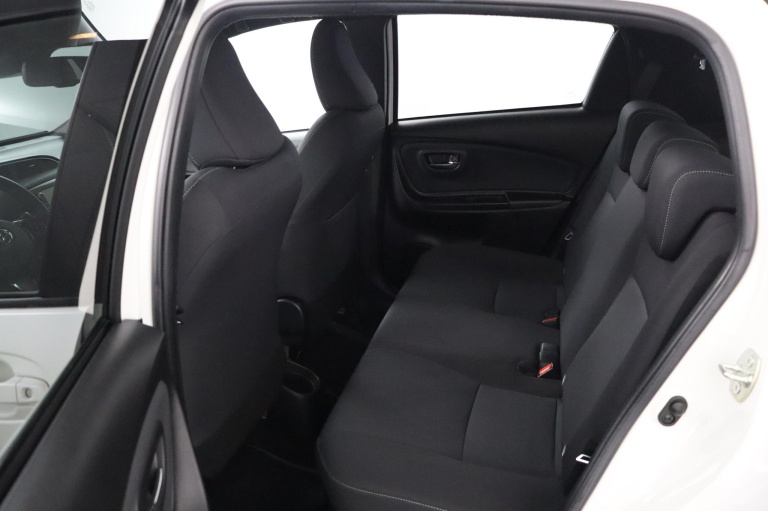 Toyota Yaris - 1.5 Hybrid Bi-Tone 18