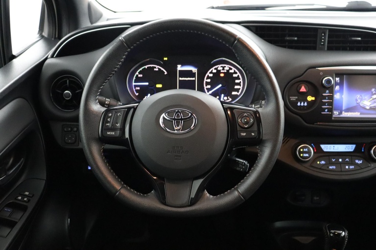 Toyota Yaris - 1.5 Hybrid Bi-Tone 19