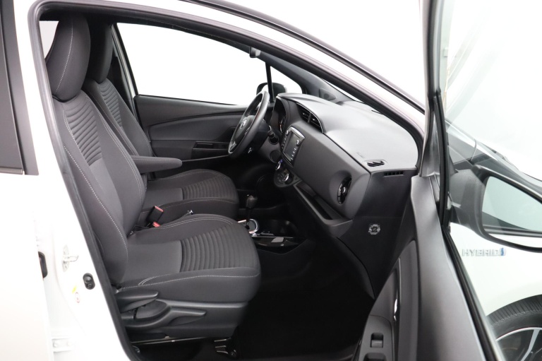 Toyota Yaris - 1.5 Hybrid Bi-Tone 21