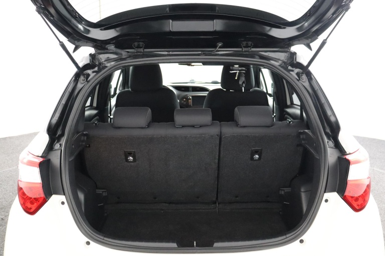 Toyota Yaris - 1.5 Hybrid Bi-Tone 23