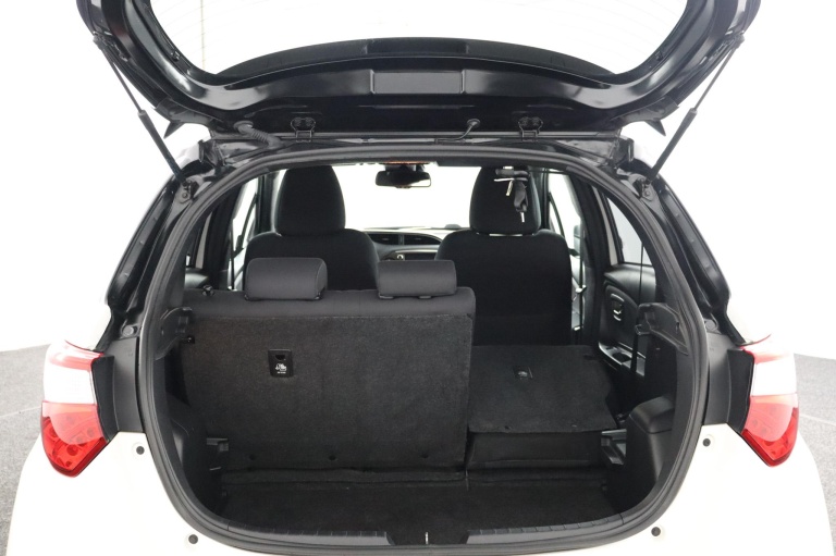 Toyota Yaris - 1.5 Hybrid Bi-Tone 24
