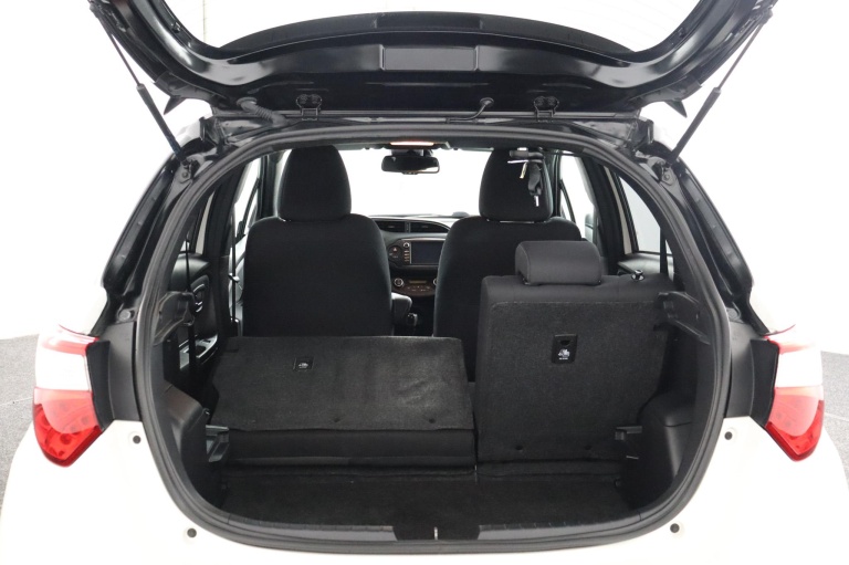 Toyota Yaris - 1.5 Hybrid Bi-Tone 25