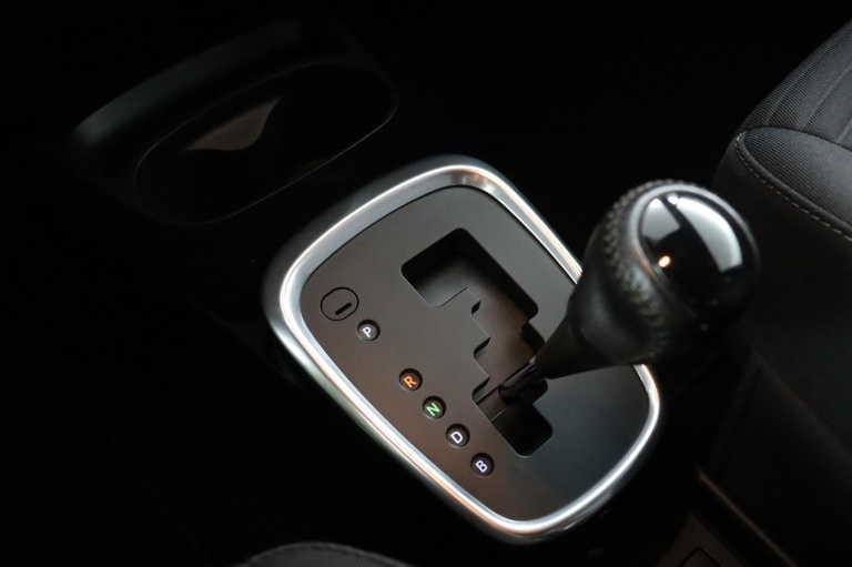 Toyota Yaris - 1.5 Hybrid Bi-Tone 27