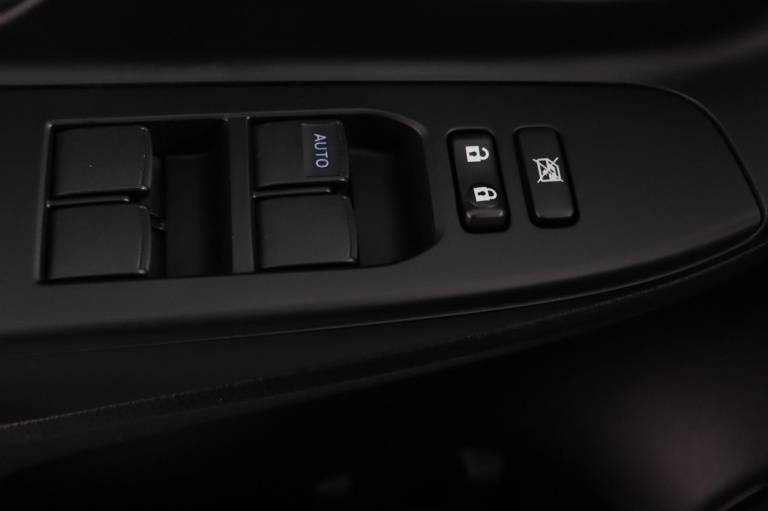 Toyota Yaris - 1.5 Hybrid Bi-Tone 28