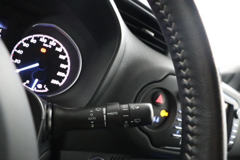 Toyota Yaris - 1.5 Hybrid Bi-Tone 31