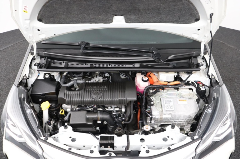 Toyota Yaris - 1.5 Hybrid Bi-Tone 34