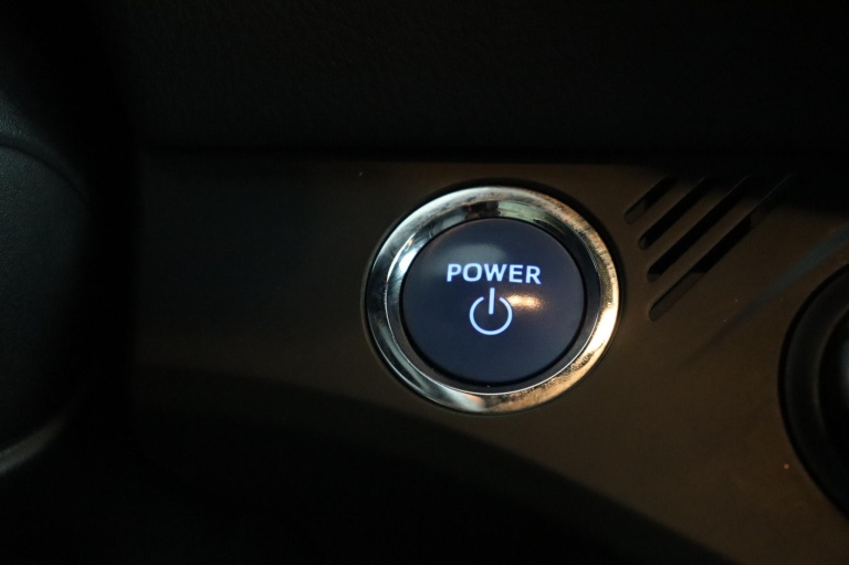 Toyota Yaris - 1.5 Hybrid Bi-Tone 37