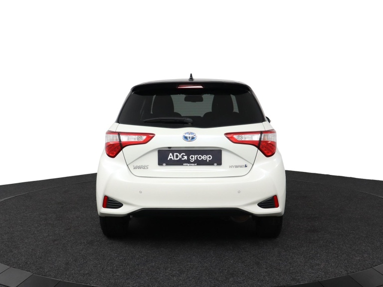 Toyota Yaris - 1.5 Hybrid Bi-Tone 39