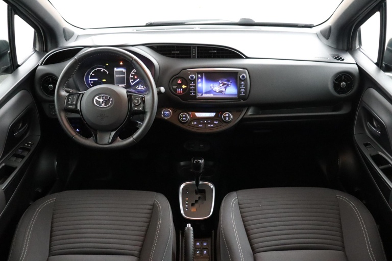 Toyota Yaris - 1.5 Hybrid Bi-Tone 4