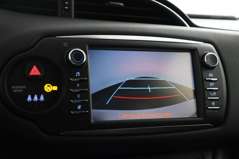 Toyota Yaris - 1.5 Hybrid Bi-Tone 9