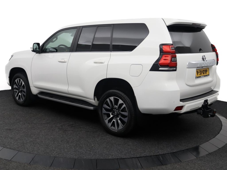 Toyota Land Cruiser - 2.8 D-4D-F Professional Window Van 12