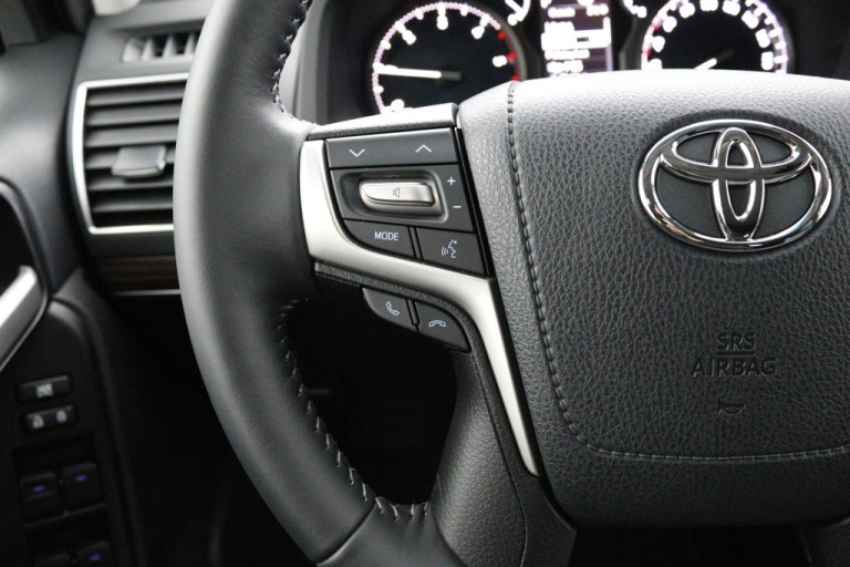 Toyota Land Cruiser - 2.8 D-4D-F Professional Window Van 19