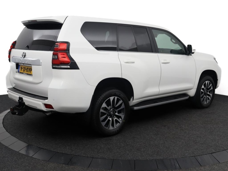 Toyota Land Cruiser - 2.8 D-4D-F Professional Window Van 2