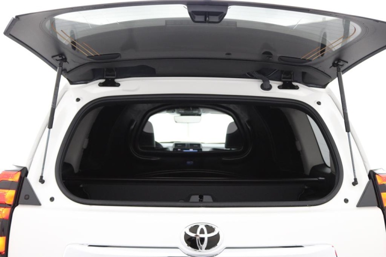 Toyota Land Cruiser - 2.8 D-4D-F Professional Window Van 23