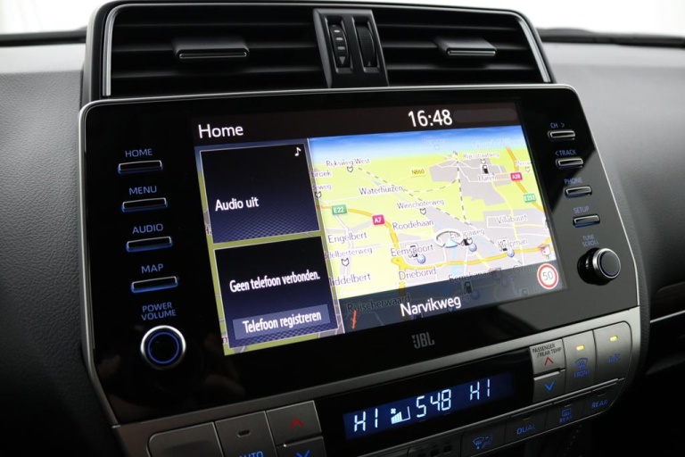 Toyota Land Cruiser - 2.8 D-4D-F Professional Window Van 26