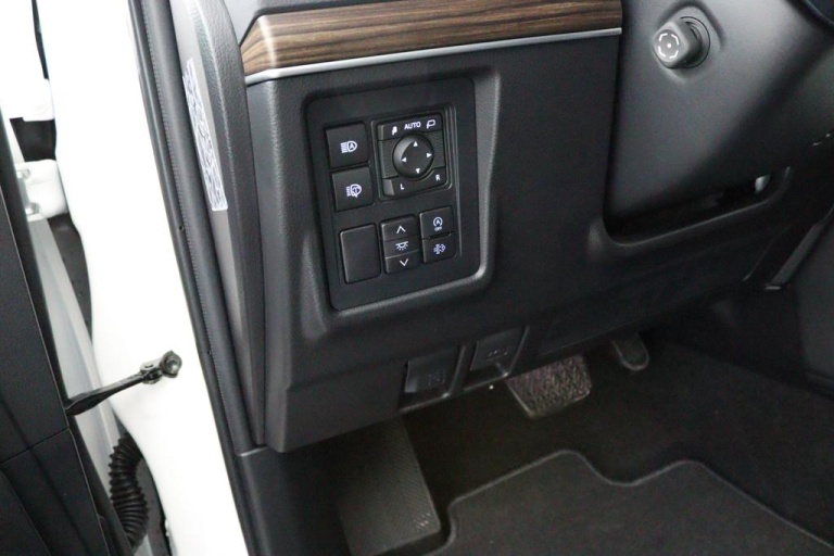Toyota Land Cruiser - 2.8 D-4D-F Professional Window Van 28