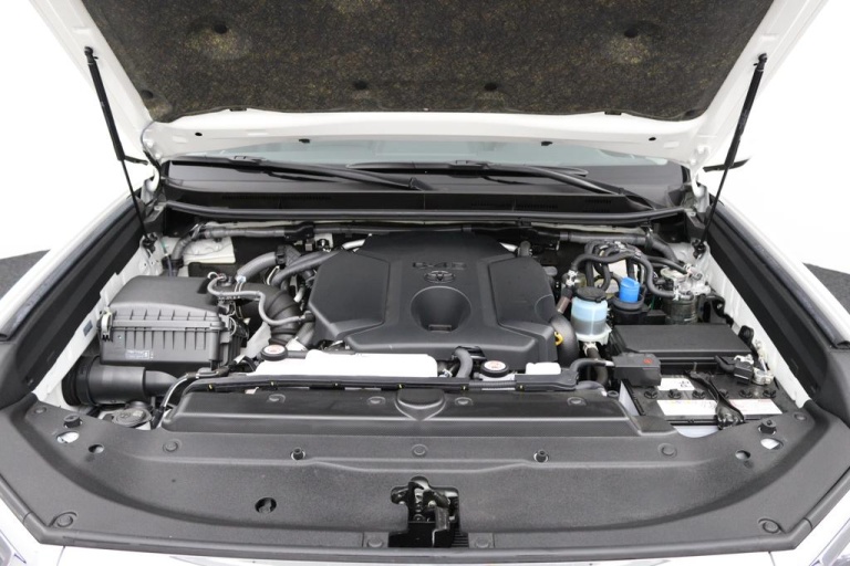Toyota Land Cruiser - 2.8 D-4D-F Professional Window Van 32
