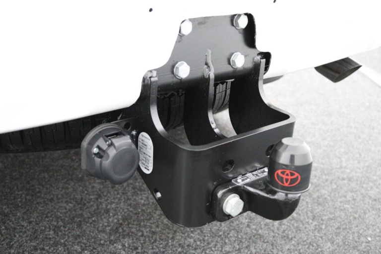 Toyota Land Cruiser - 2.8 D-4D-F Professional Window Van 33