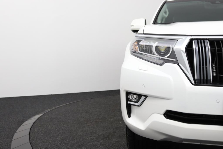 Toyota Land Cruiser - 2.8 D-4D-F Professional Window Van 34