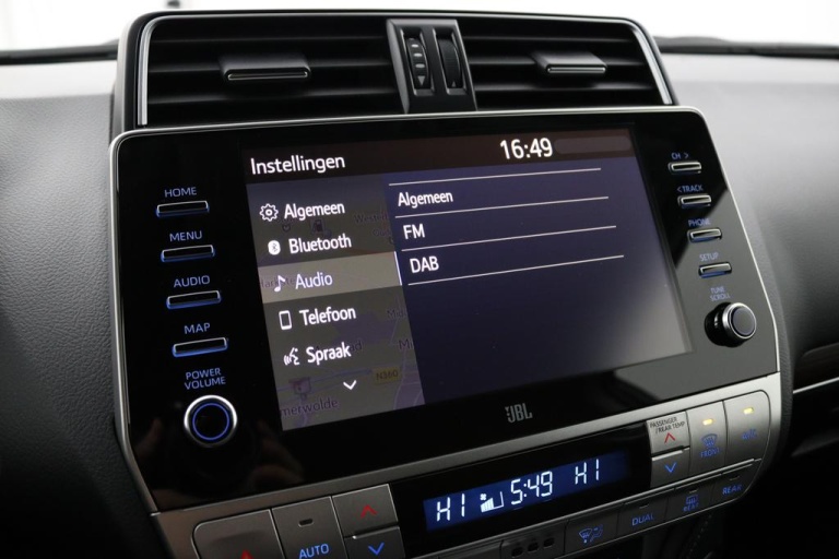 Toyota Land Cruiser - 2.8 D-4D-F Professional Window Van 39