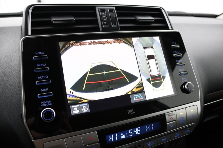 Toyota Land Cruiser - 2.8 D-4D-F Professional Window Van 8