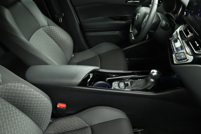 Toyota C-HR - 1.8 Hybrid Dynamic 64