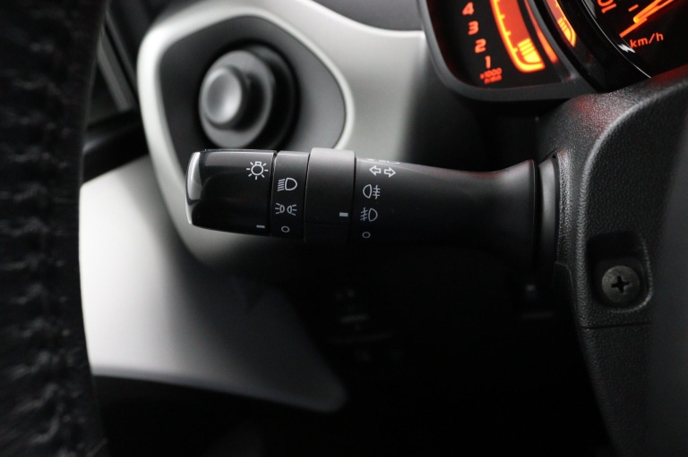Toyota Aygo - 1.0 VVT-i x-play 19