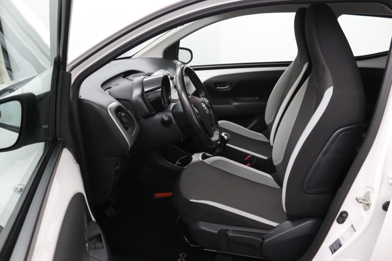 Toyota Aygo - 1.0 VVT-i x-play 9